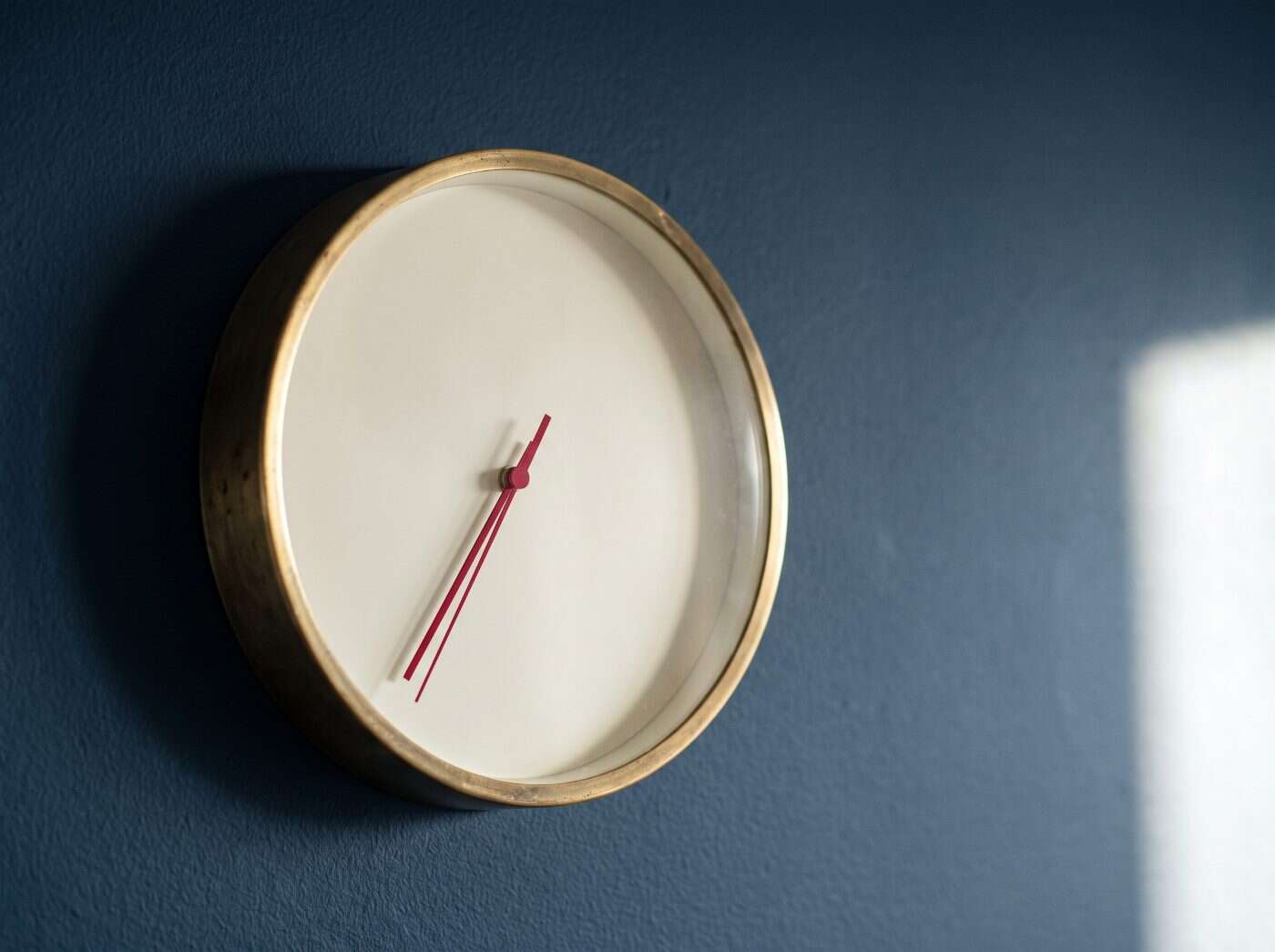 A precision analogue clock face on a navy surface, marking the response window committed in the maintenance SLA